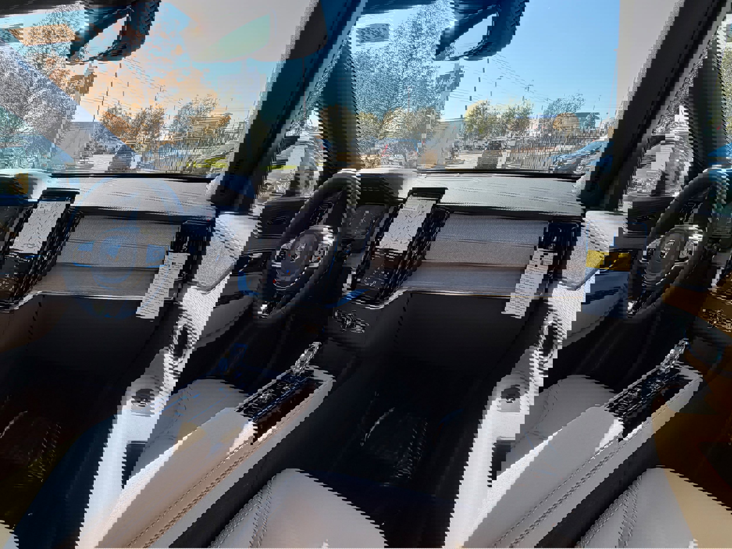 New 2026 Volvo XC90 B6 Core w/ Protection Package Premier image 10