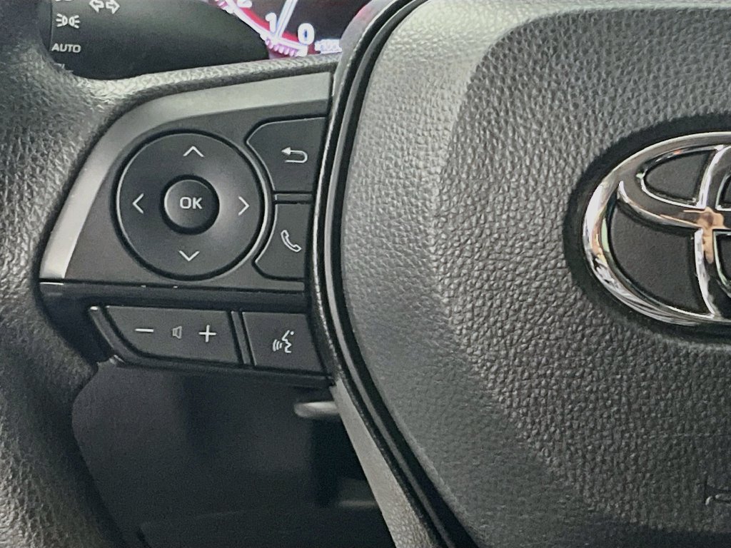 Used 2025 Toyota RAV4 XLE FWD image 16