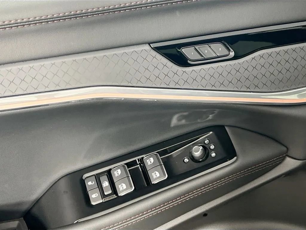 Used 2025 Jeep Wagoneer S Limited image 19