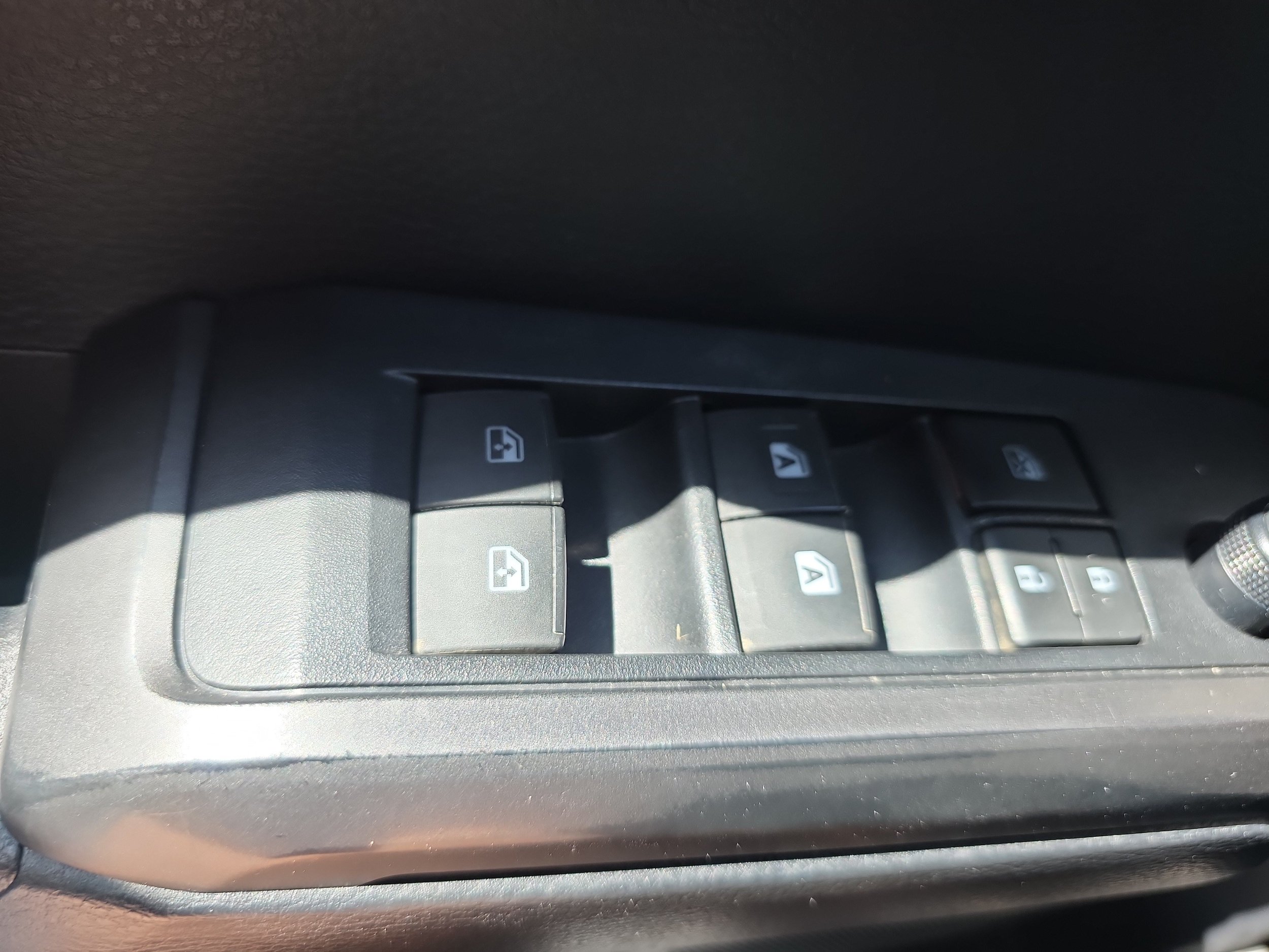 Used 2019 Toyota Tacoma TRD Off-Road w/ Technology Package AWD/4WD image 25