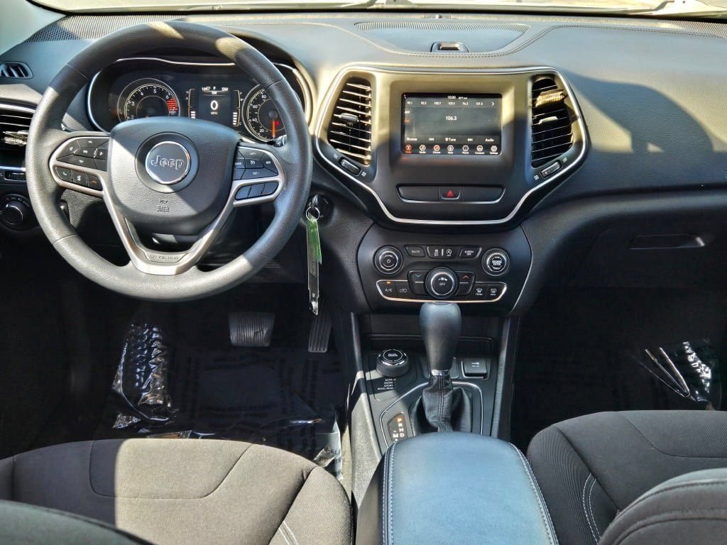 Used 2020 Jeep Cherokee Latitude AWD/4WD image 17