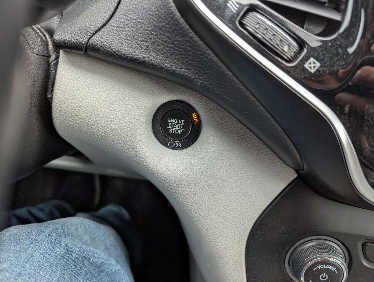 Used 2019 Jeep Cherokee Limited w/ Trailer Tow Group image 25