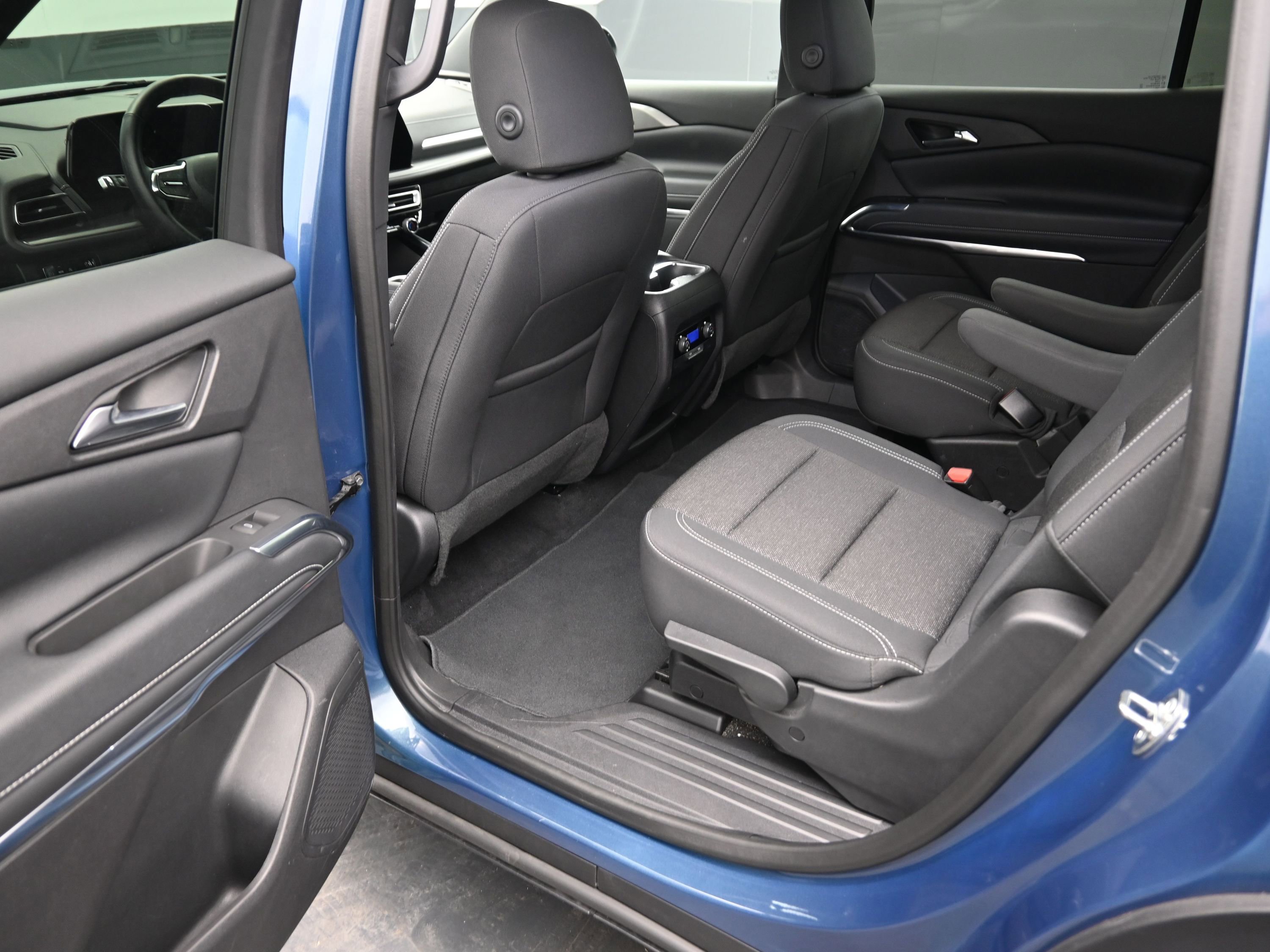 Used 2025 Chevrolet Traverse LT image 18