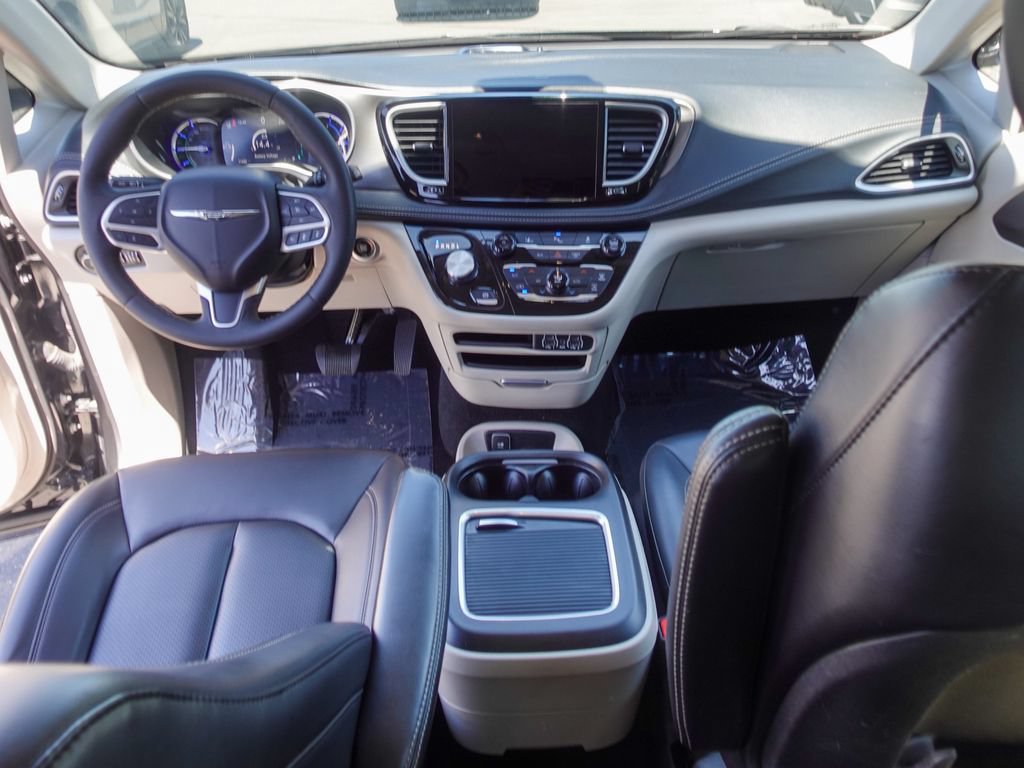 Used 2024 Chrysler Pacifica Limited FWD image 23
