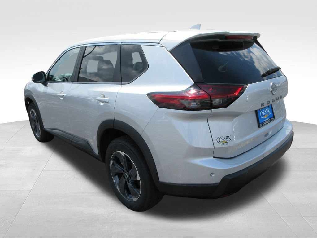 Used 2025 Nissan Rogue SV FWD image 3