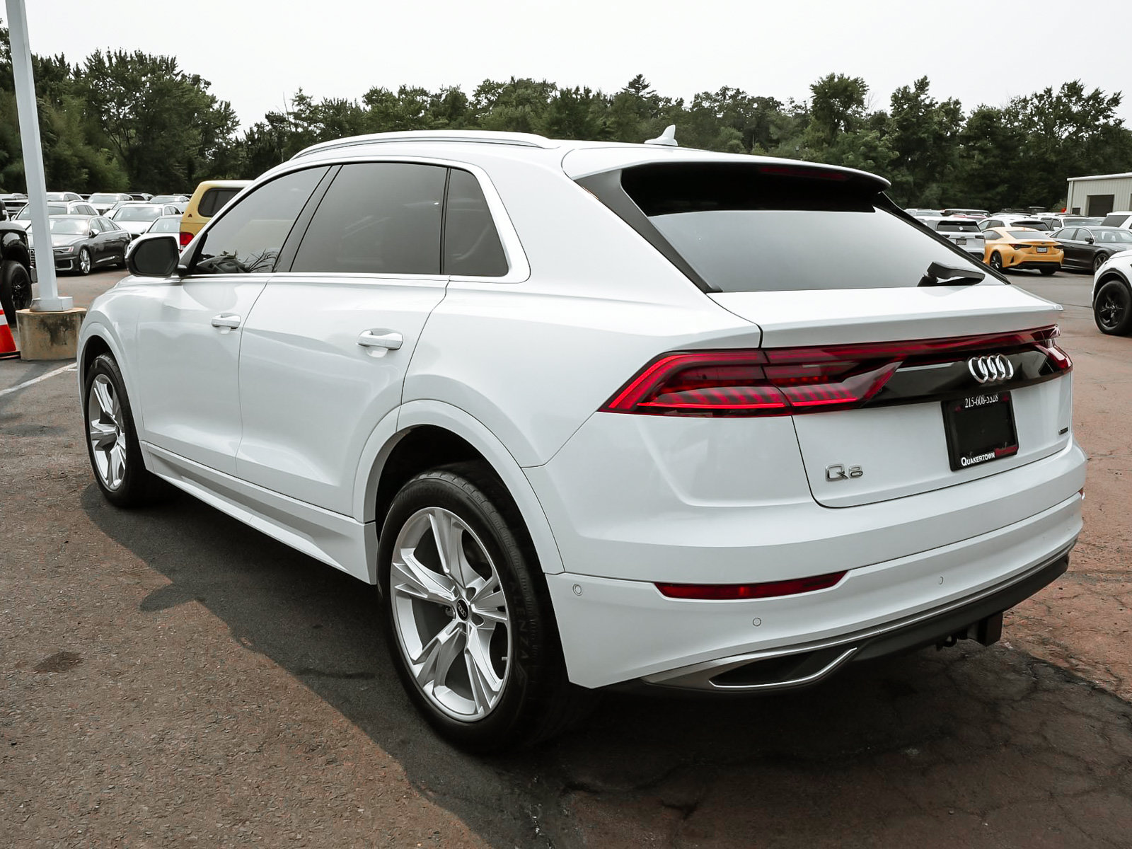 Used 2023 Audi Q8 Premium w/ Convenience Package AWD/4WD image 4