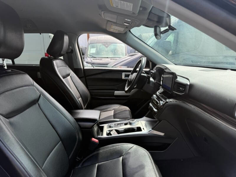 Used 2023 Ford Explorer Limited image 8