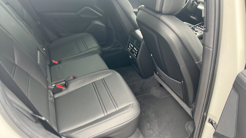 New 2026 Porsche Cayenne Coupe AWD/4WD image 19