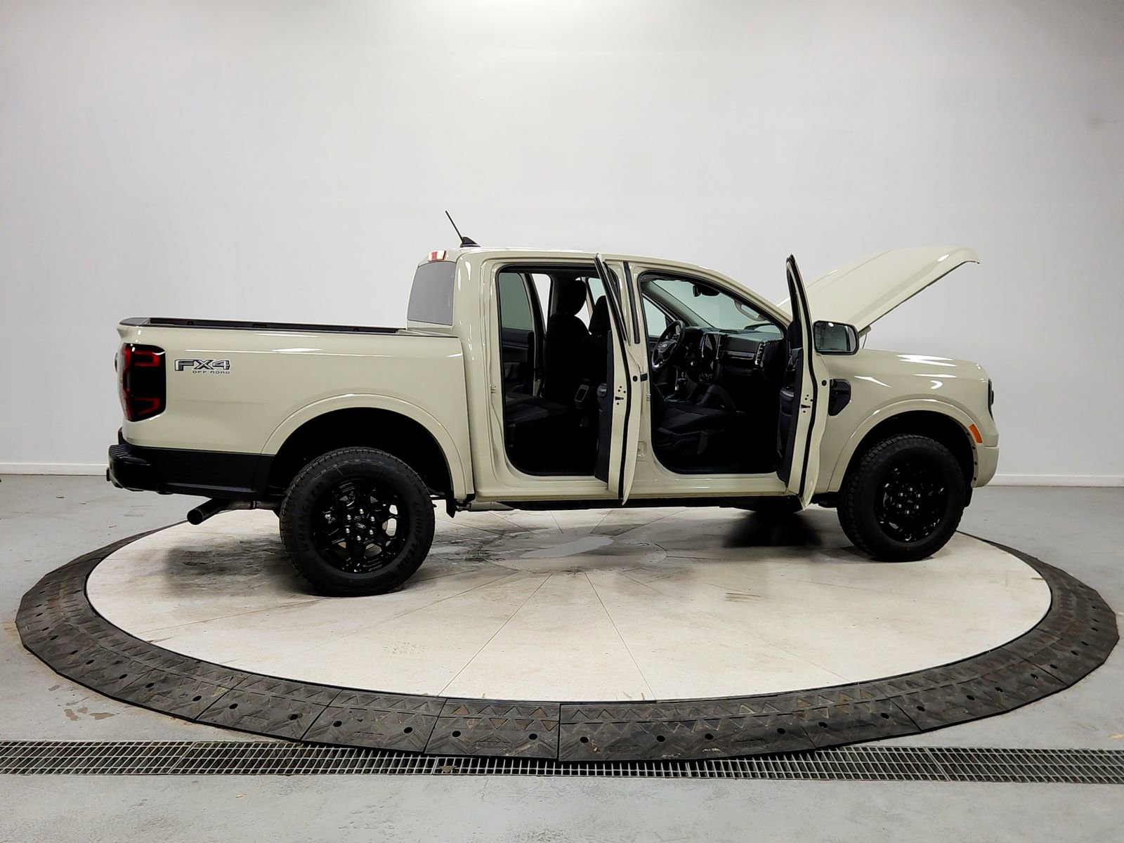 New 2026 Ford Ranger XLT w/ FX4 Off-Road Package image 16