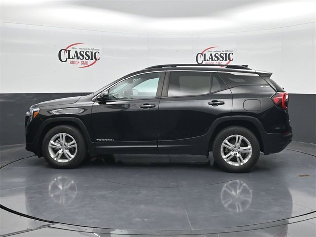 Used 2022 GMC Terrain SLE w/ Driver Convenience Package image 4