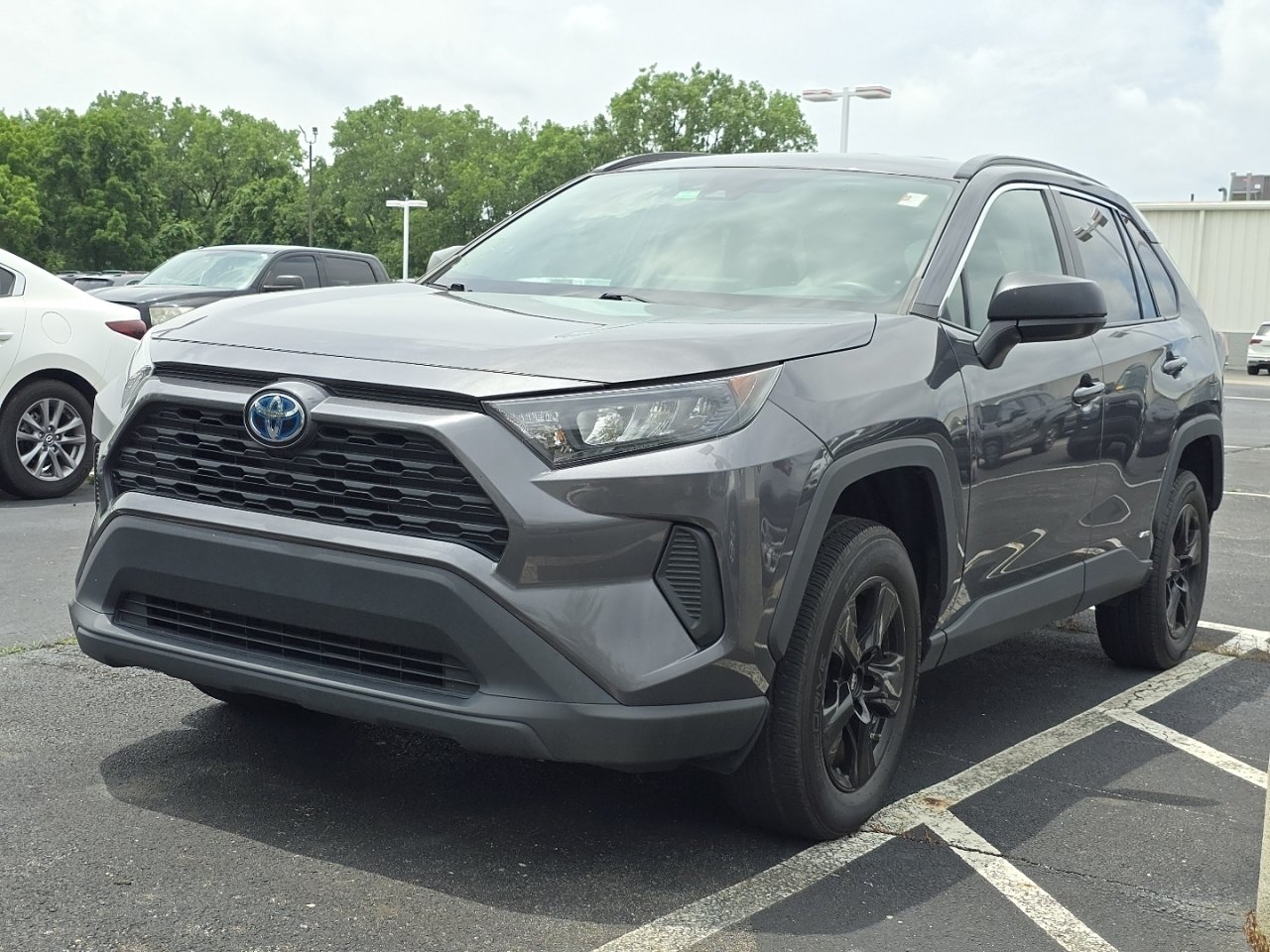 Used 2022 Toyota RAV4 LE AWD/4WD image 3