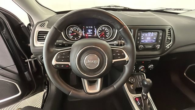 Used 2017 Jeep Compass Latitude w/ Cold Weather Group AWD/4WD image 15