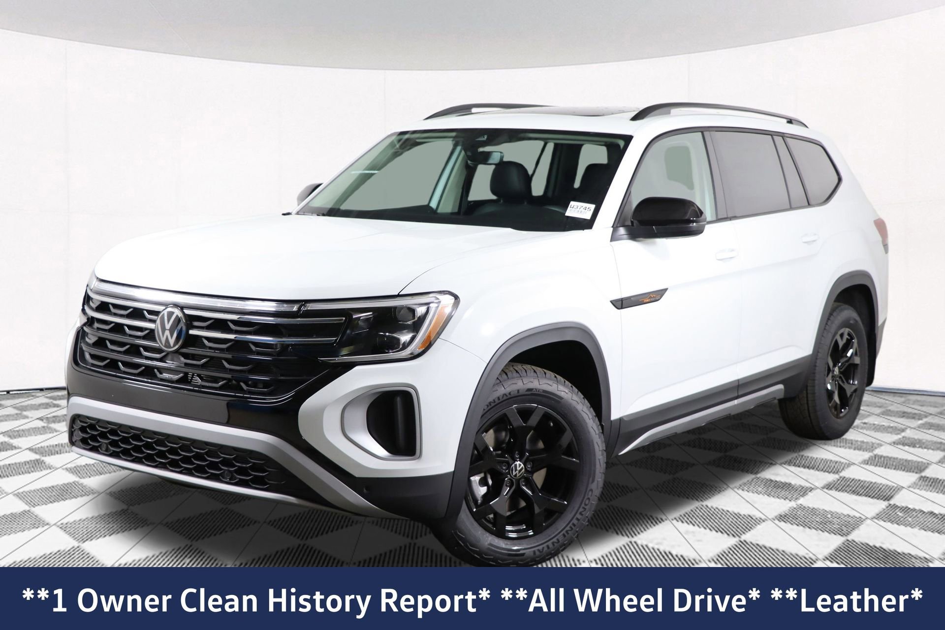 Used 2025 Volkswagen Atlas Peak Edition SE image 2