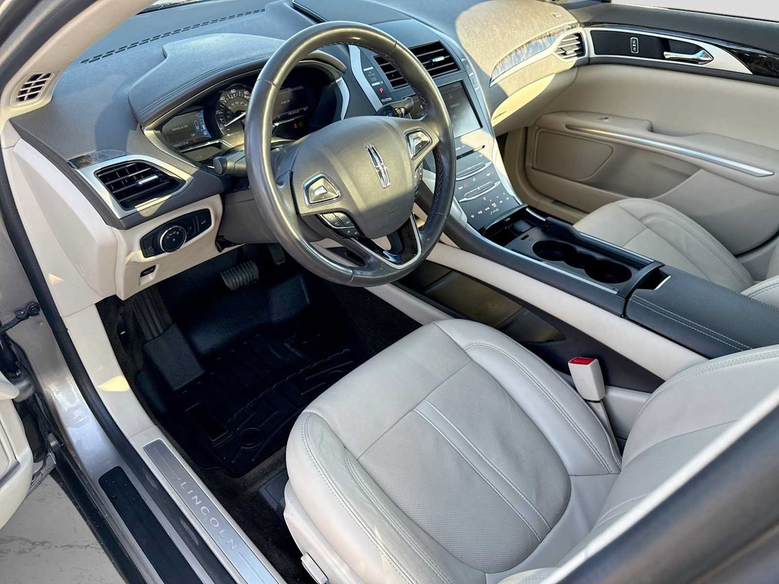 Used 2016 Lincoln MKZ Hybrid w/ Equipment Group 600A Reserve FWD image 2