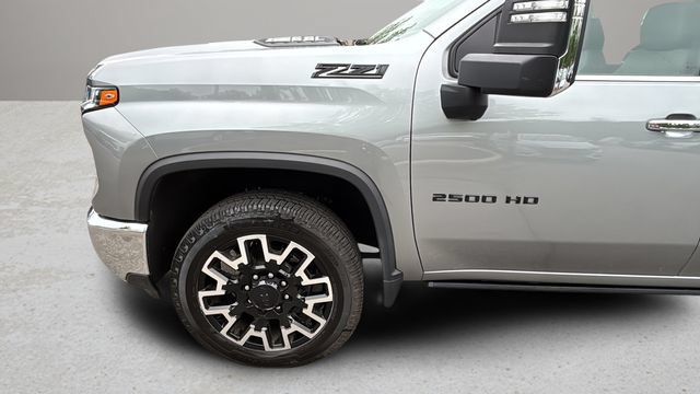 Used 2025 Chevrolet Silverado 2500 LTZ w/ LTZ Plus Package AWD/4WD image 36