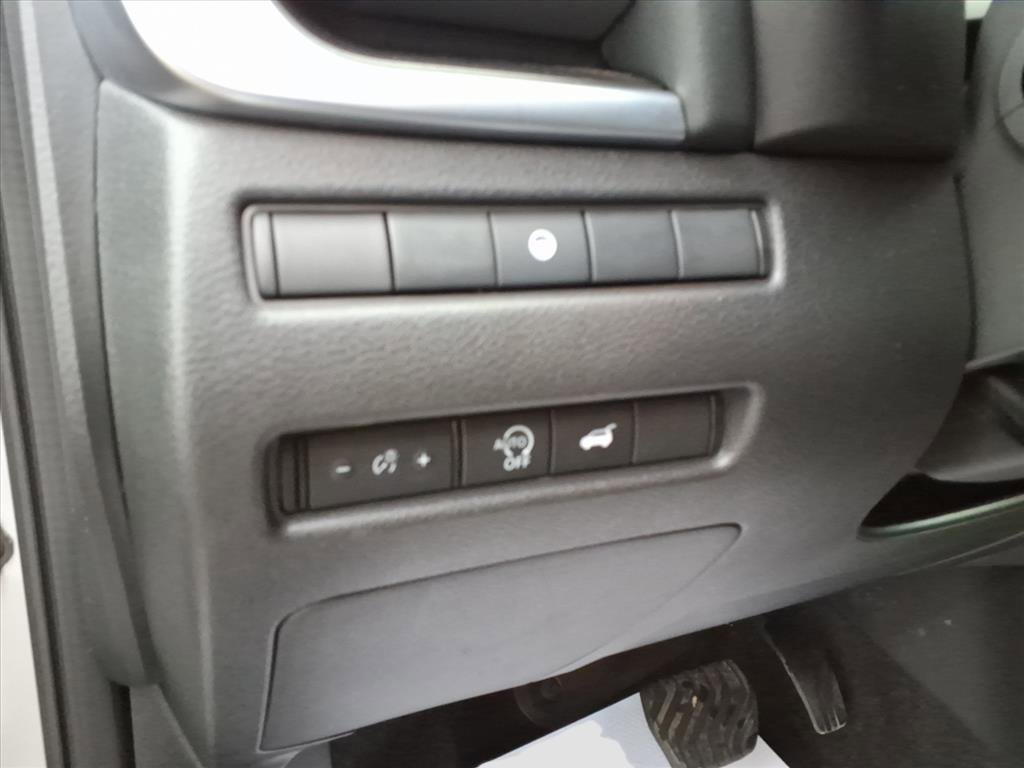 Used 2025 Nissan Rogue SV image 16