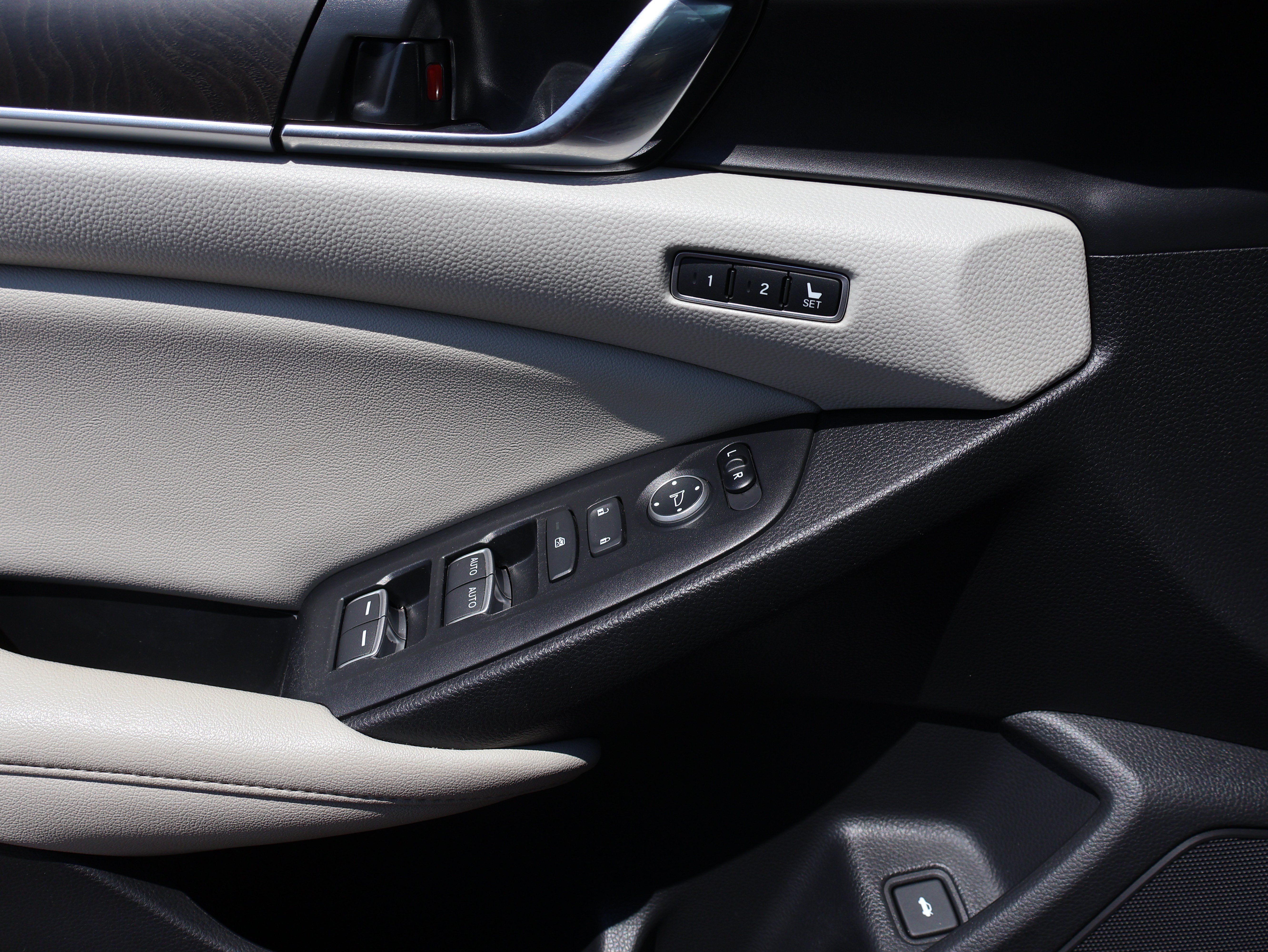Used 2021 Honda Accord EX-L image 32