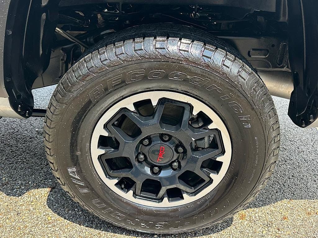 Certified 2024 Toyota Tacoma TRD Off-Road AWD/4WD image 29