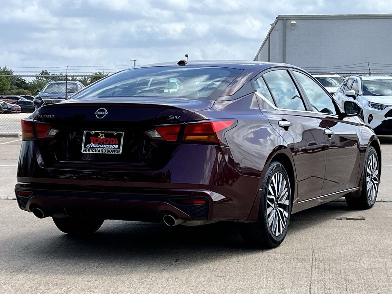 Used 2024 Nissan Altima 2.5 SV w/ SV Premium Package FWD image 4