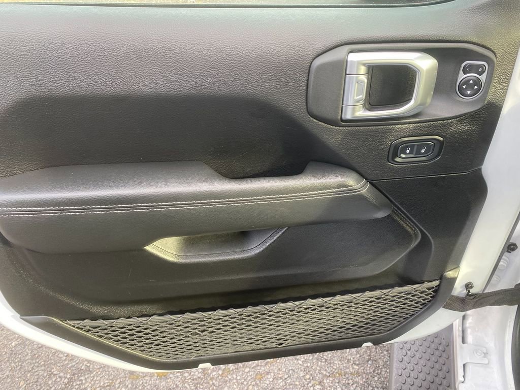 Used 2023 Jeep Wrangler Sahara w/ Cold Weather Group image 11