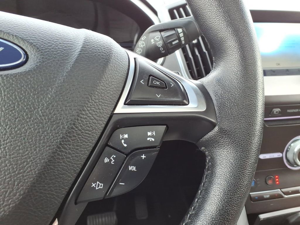 Used 2019 Ford Edge Titanium w/ Equipment Group 301A AWD/4WD image 16