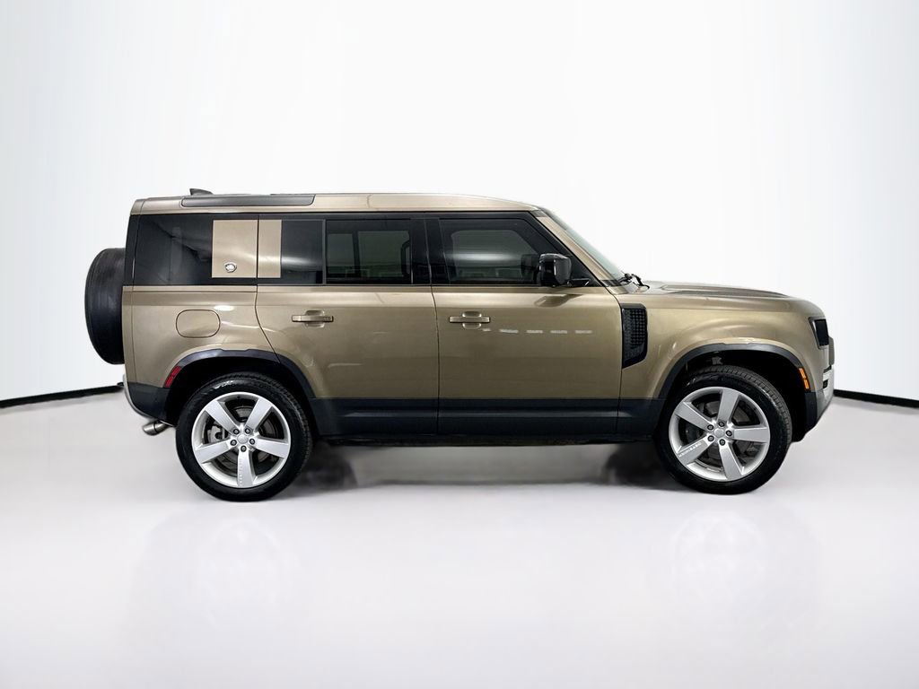Certified 2024 Land Rover Defender 110 SE AWD/4WD image 4