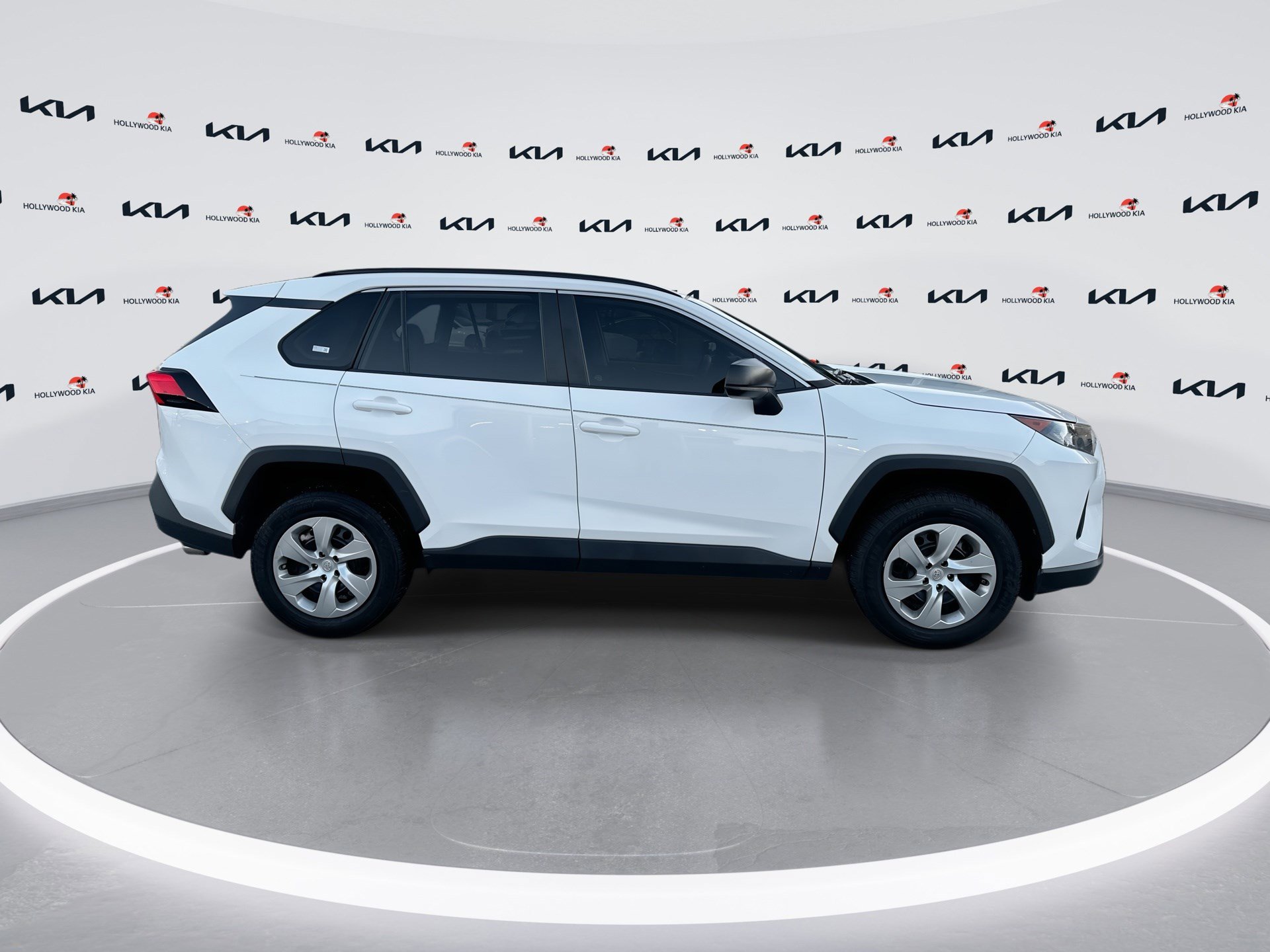 Used 2021 Toyota RAV4 LE FWD image 9