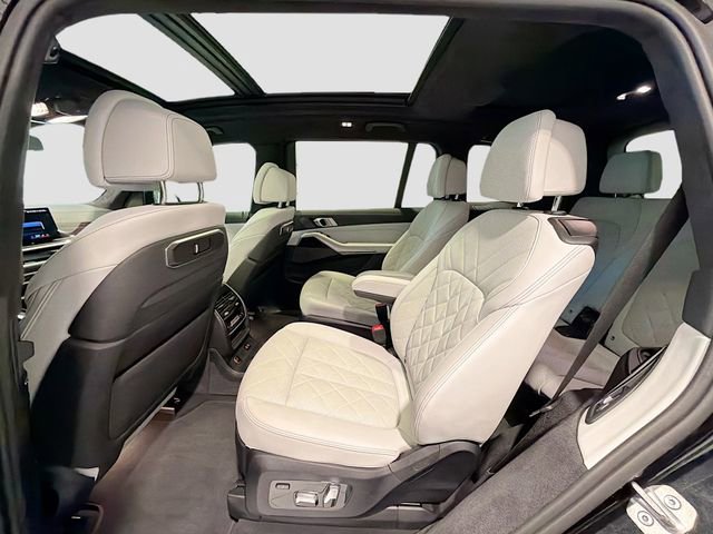 Used 2025 BMW X7 xDrive40i w/ Executive Package image 21