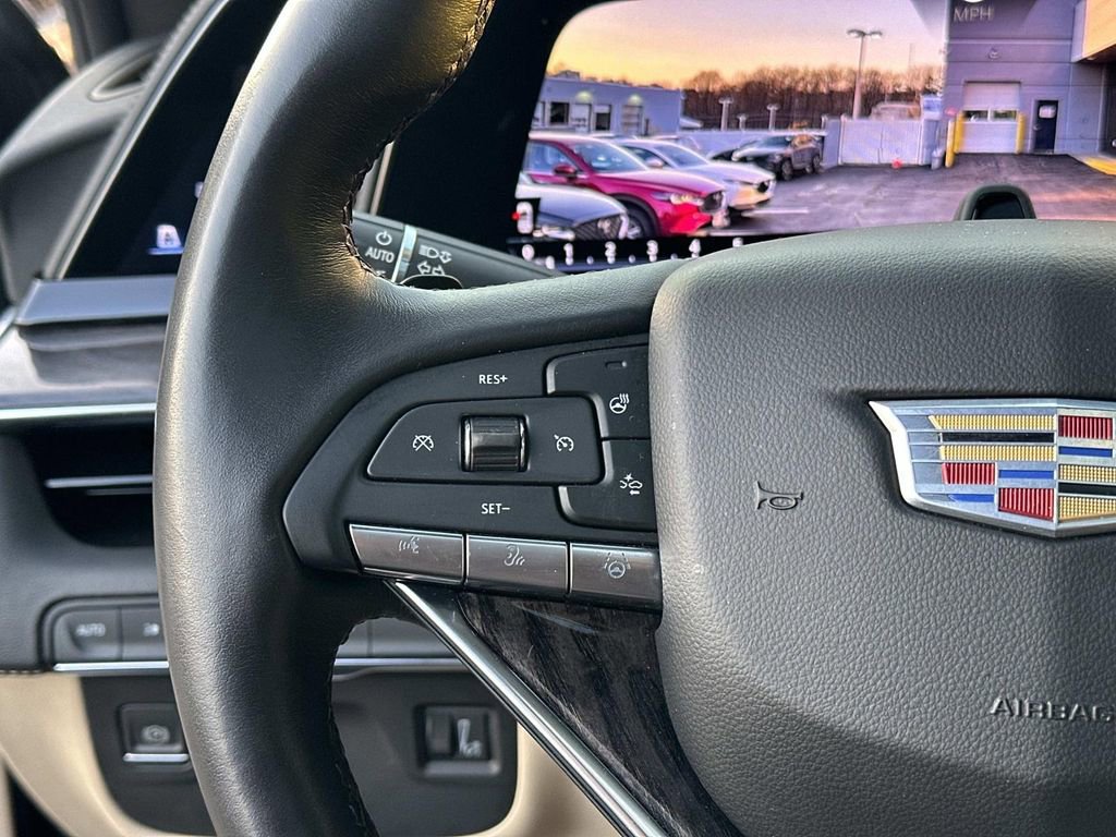Used 2022 Cadillac Escalade Premium Luxury AWD/4WD image 18