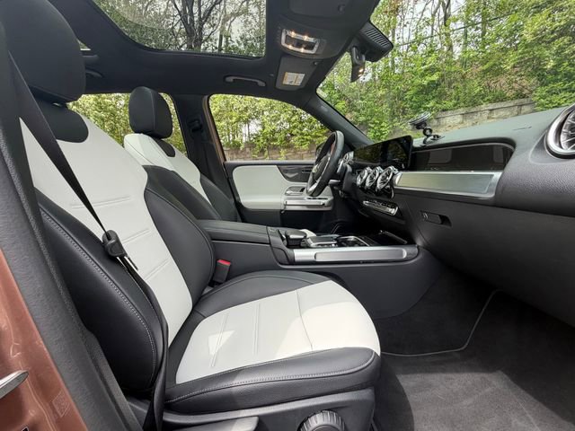 Used 2022 Mercedes-Benz GLB 250 4MATIC image 17