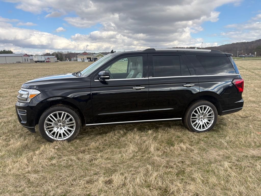 Used 2023 Ford Expedition Limited image 5