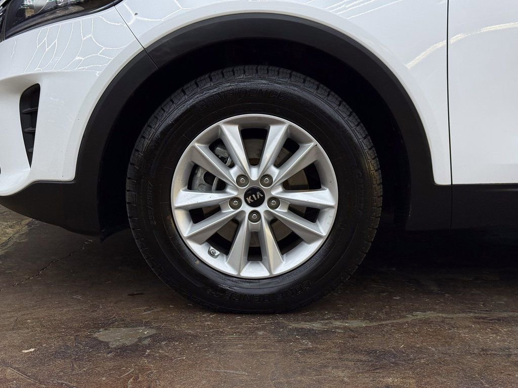 Used 2019 Kia Sorento LX image 4