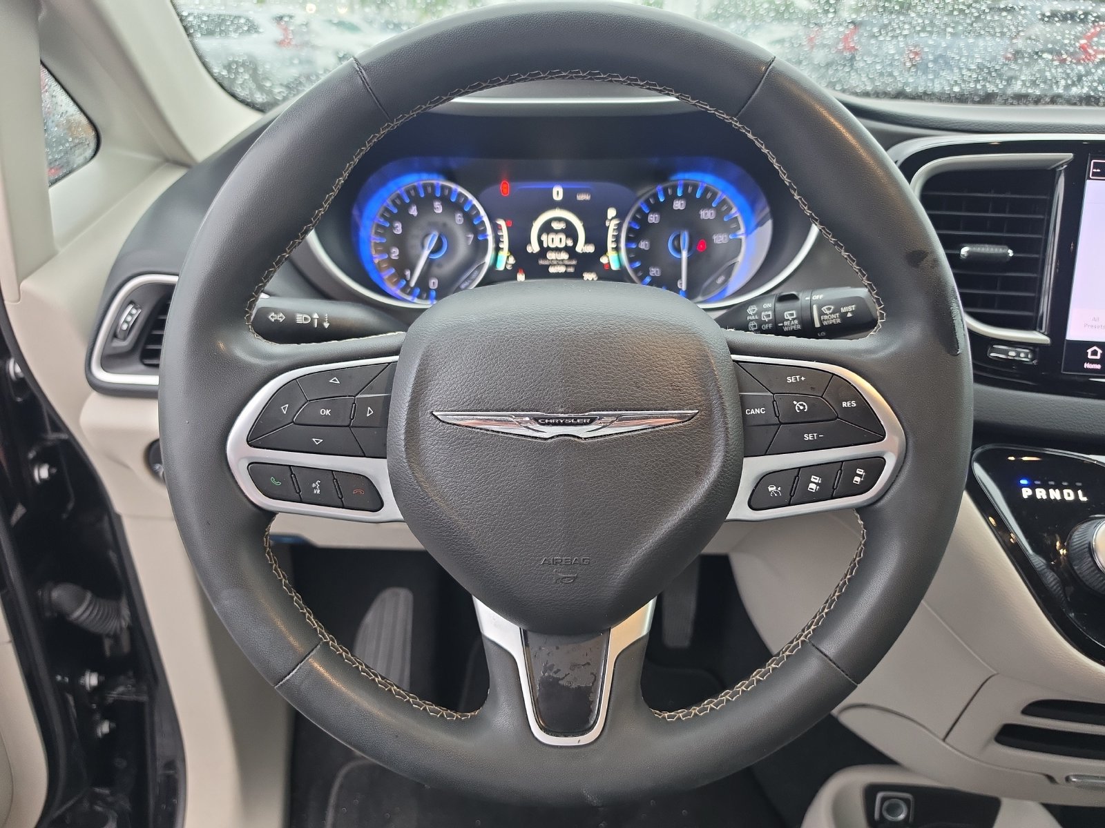 Used 2024 Chrysler Pacifica Touring-L FWD image 23