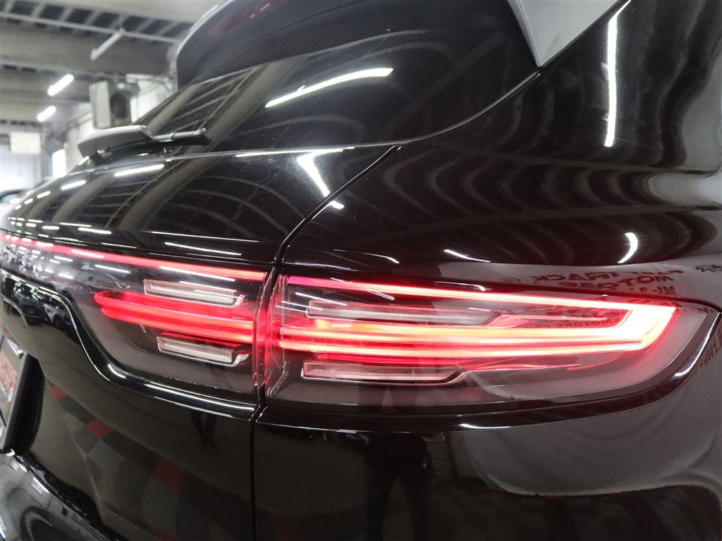 Used 2021 Porsche Cayenne AWD/4WD image 7