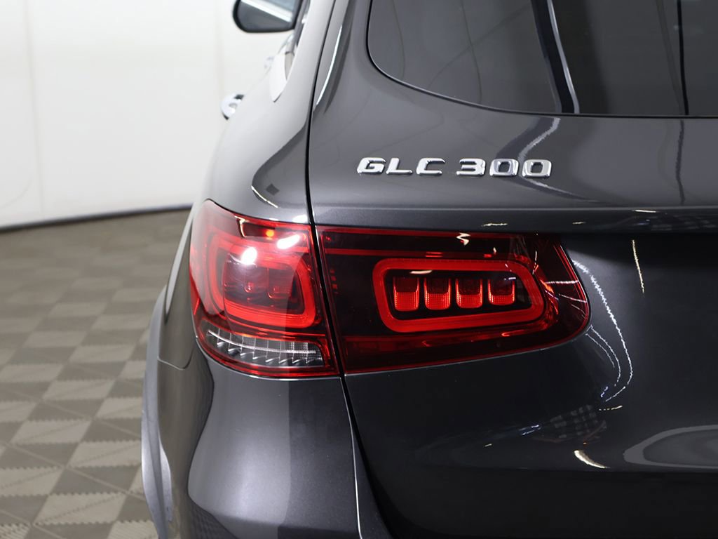 Used 2022 Mercedes-Benz GLC 300 4MATIC w/ AMG Line image 14