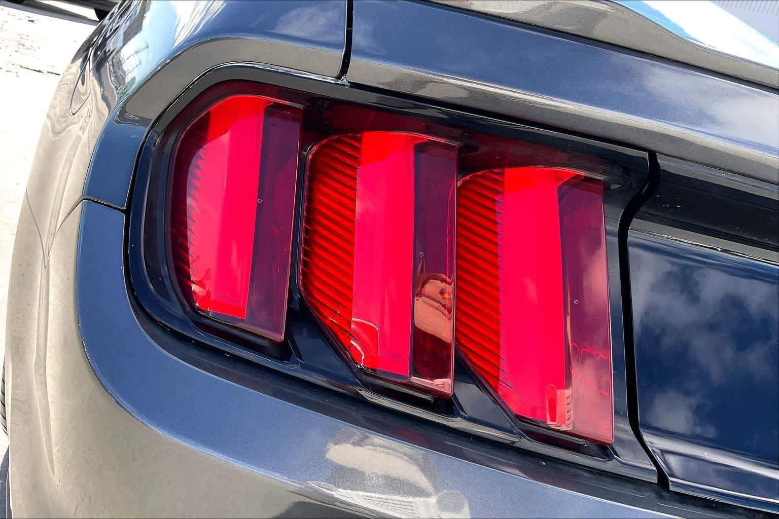 Used 2015 Ford Mustang GT Premium w/ Equipment Group 401A RWD image 31