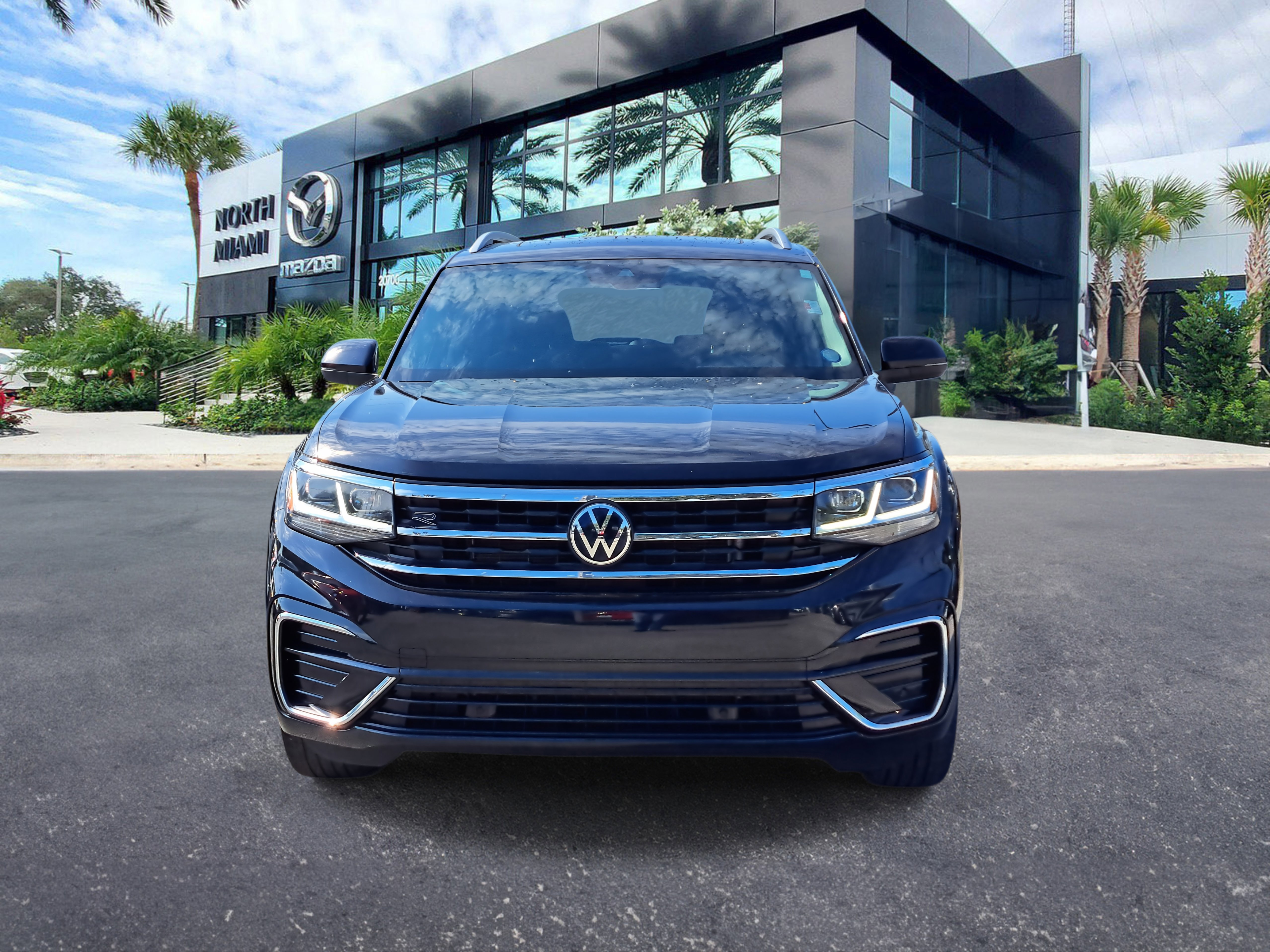 Used 2022 Volkswagen Atlas SEL R-Line image 2