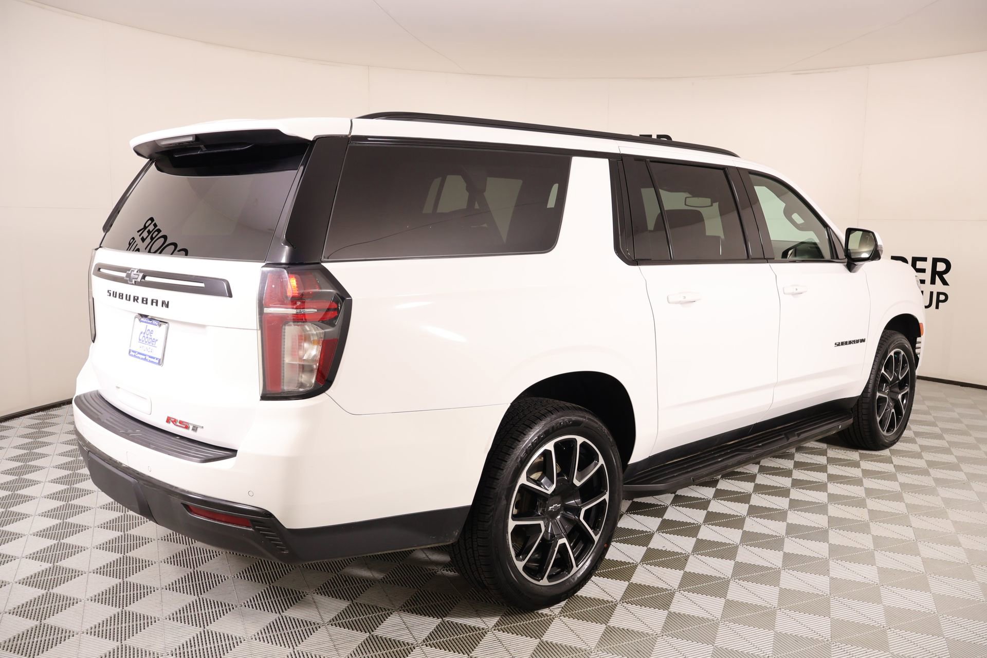 Used 2024 Chevrolet Suburban RST w/ Luxury Package RWD image 21
