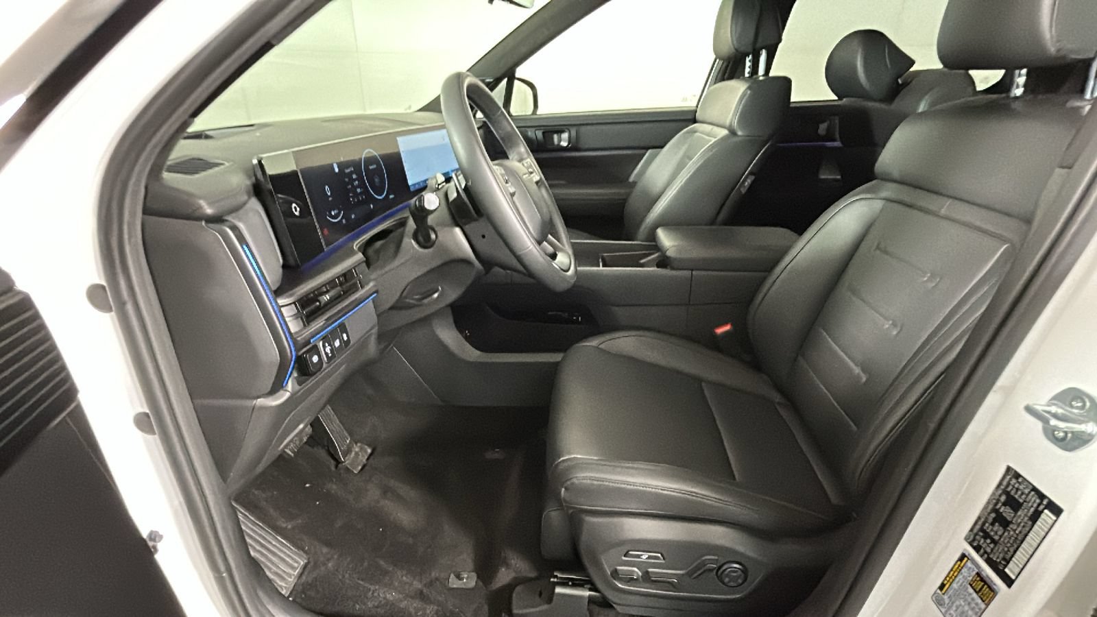 Certified 2025 Hyundai Santa Fe Calligraphy FWD image 14