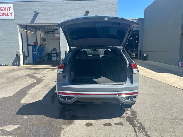 Used 2022 Volkswagen Atlas Cross Sport SEL R-Line AWD/4WD image 26