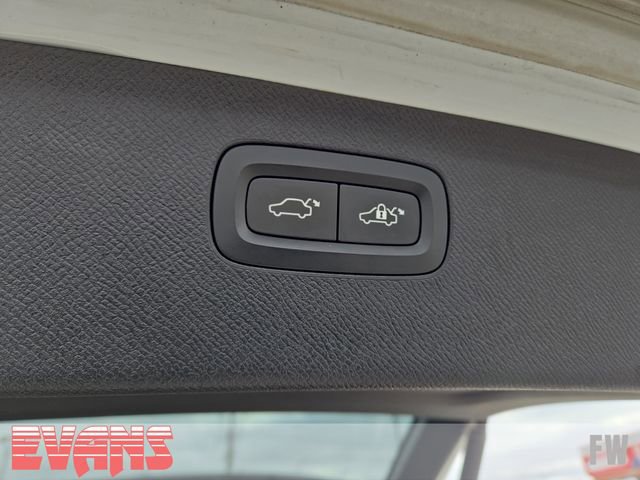 Used 2017 Volvo XC90 T6 Momentum w/ Vision Package image 29