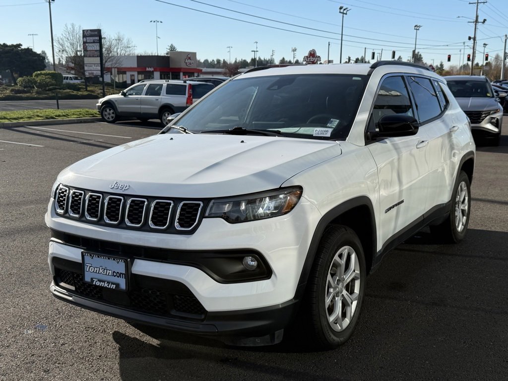 Used 2024 Jeep Compass Latitude image 4
