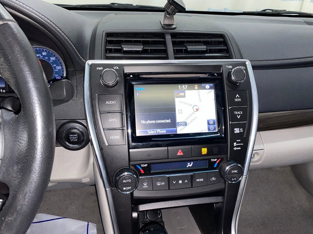 Used 2015 Toyota Camry XLE w/ Moonroof Package FWD image 22