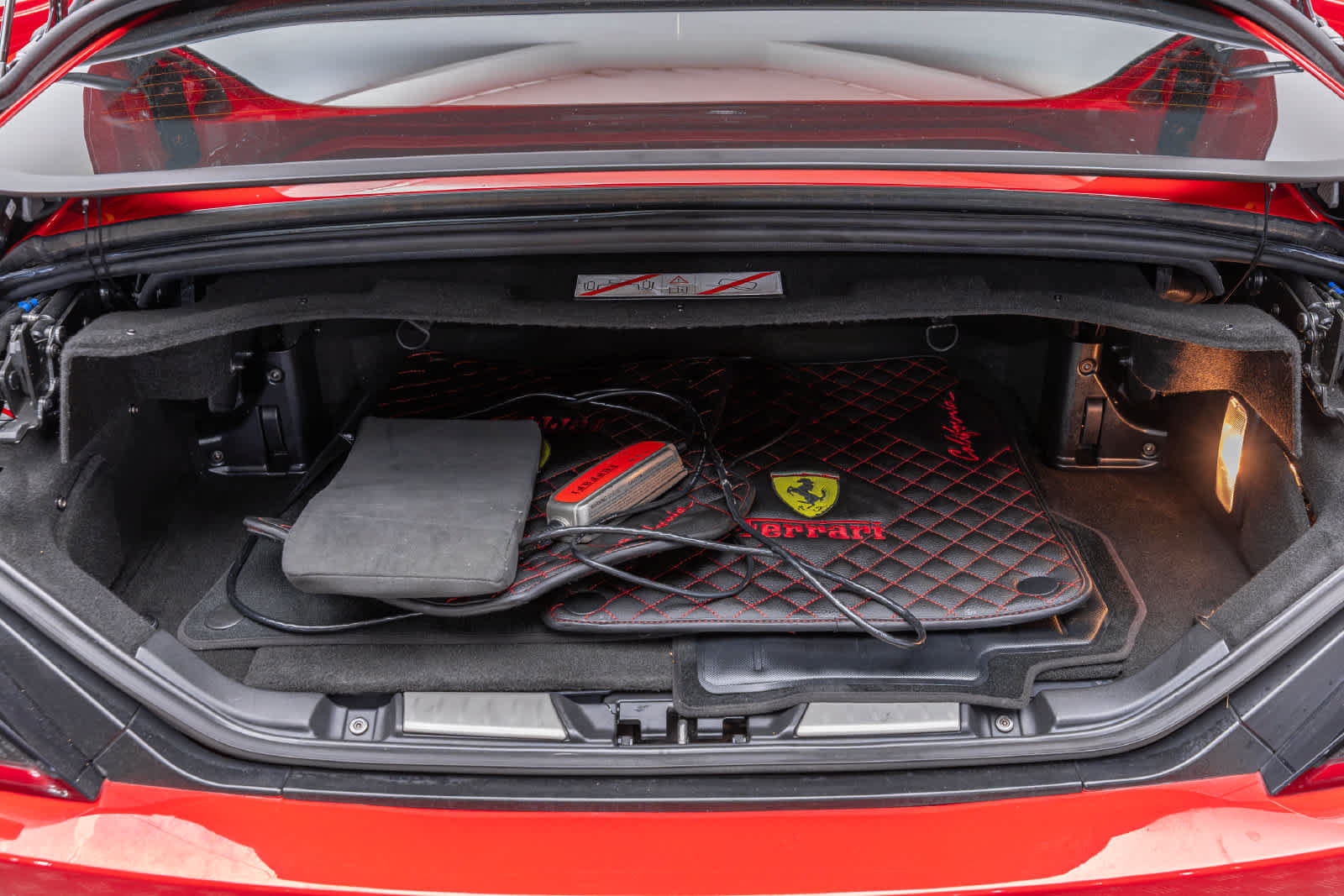 Used 2010 Ferrari California RWD image 19