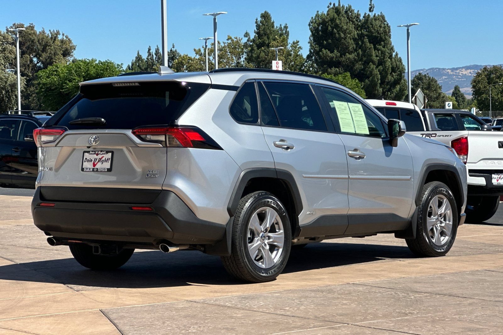 Used 2025 Toyota RAV4 XLE AWD/4WD image 4