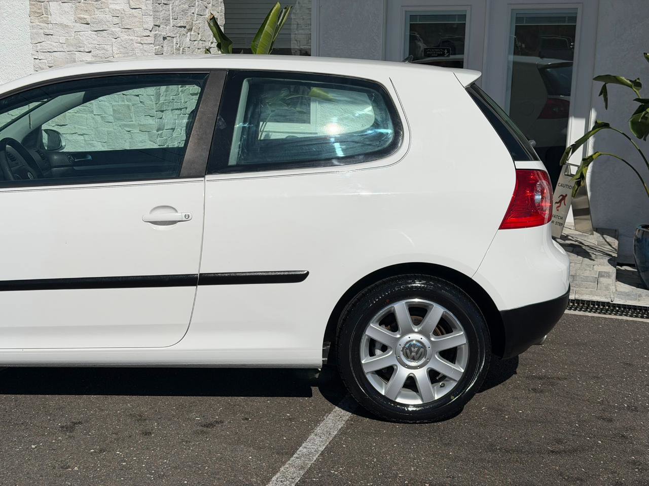 Used 2009 Volkswagen Rabbit S image 10