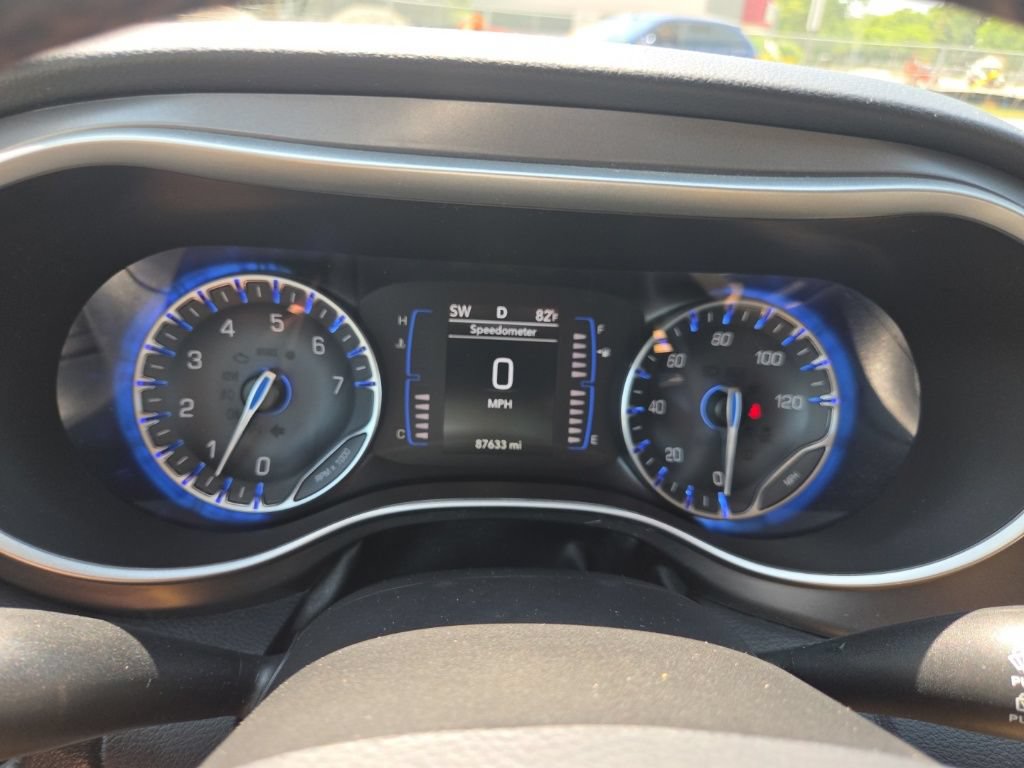 Used 2020 Chrysler Pacifica Touring-L FWD image 16