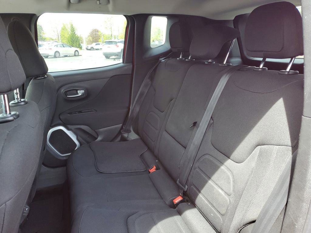 Used 2018 Jeep Renegade Latitude w/ Popular Equipment Group FWD image 27