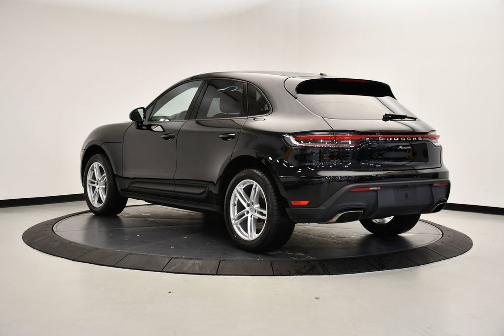 Certified 2023 Porsche Macan Turbo image 3