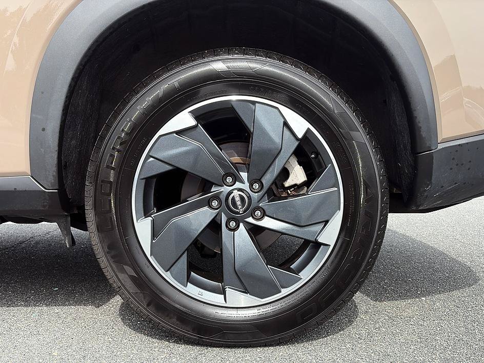 Certified 2025 Nissan Rogue SV AWD/4WD image 10